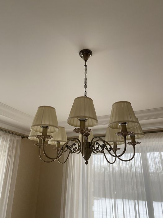 Люстра , коасична ,стан ідеальний