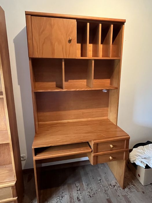 Secretária com ármario