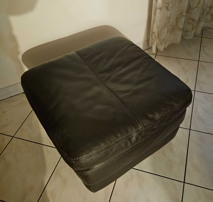Skorzany komplet: sofa, 2 fotele, pufa