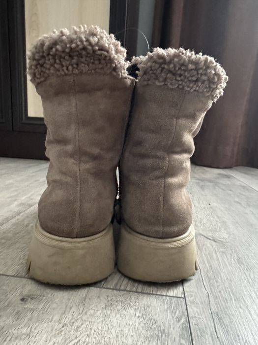 черевики/боти,утепленні,розмір 39,дефектів немає,на замку