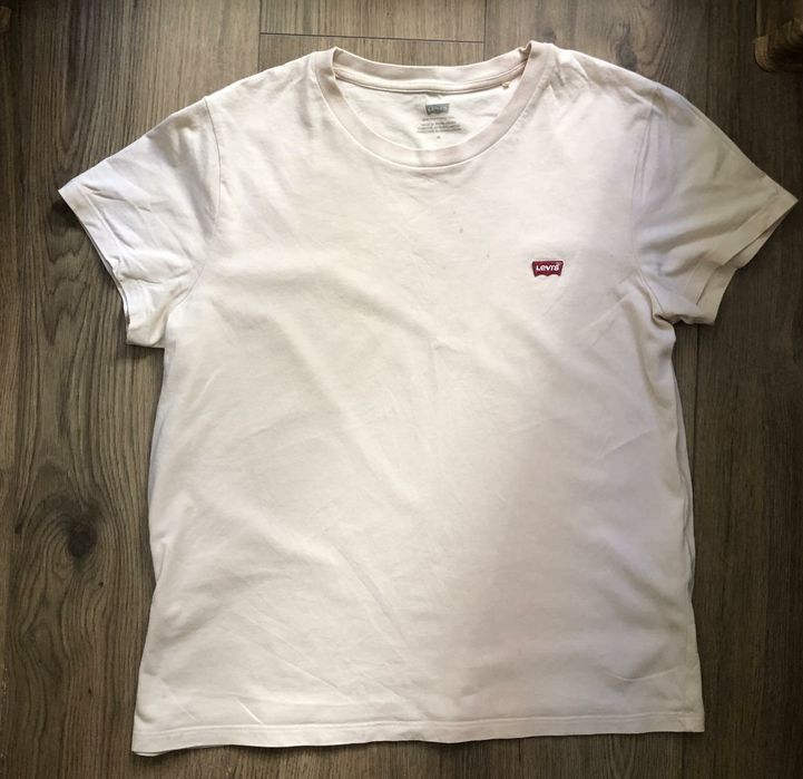 Ніжно рожева футболка levis