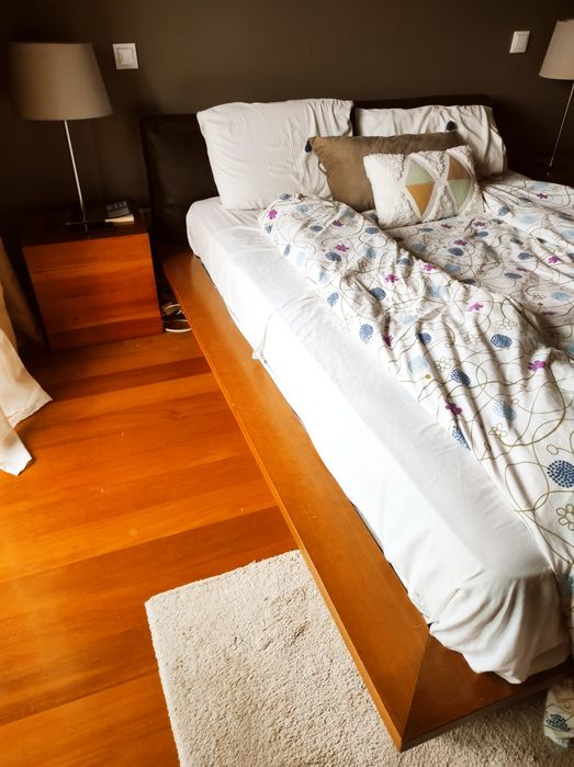 Cama de casa+ baús+candeeiros.