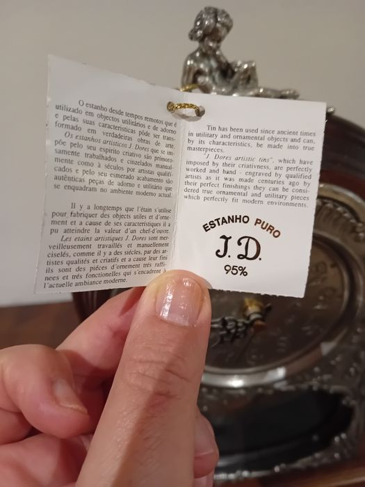 Relógio em madeira e estanho. NOVO
