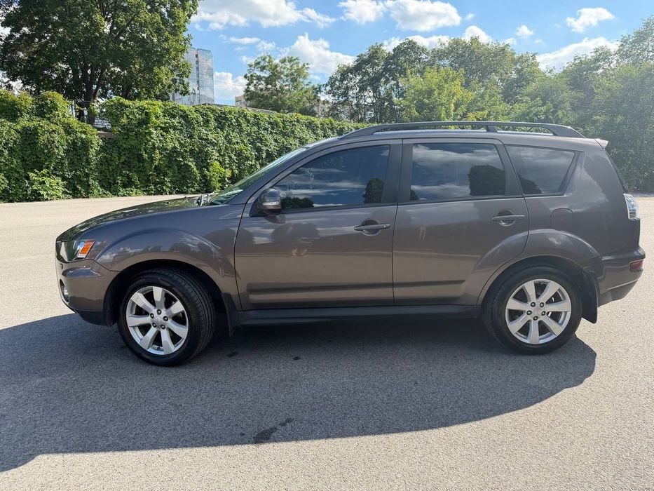 Mitsubishi Outlander XL 2012 року