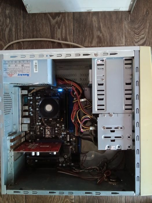 Системний блок до комп'ютера