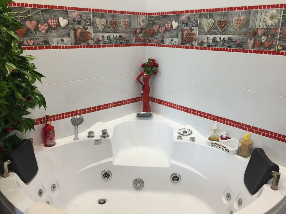 Студия "Любовь" с Джакузи, камином и диско освещением + ПОЧАСОВО!