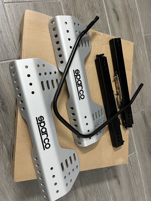Calhas fixadores sparco