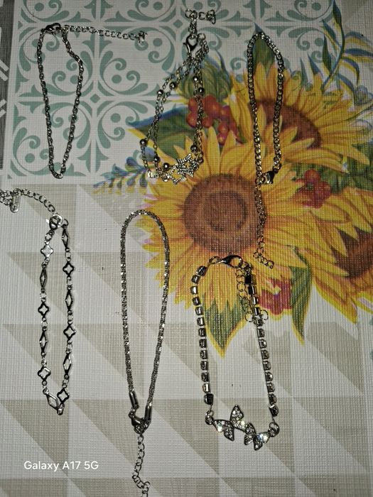 Pulseiras novas em aço inoxidável