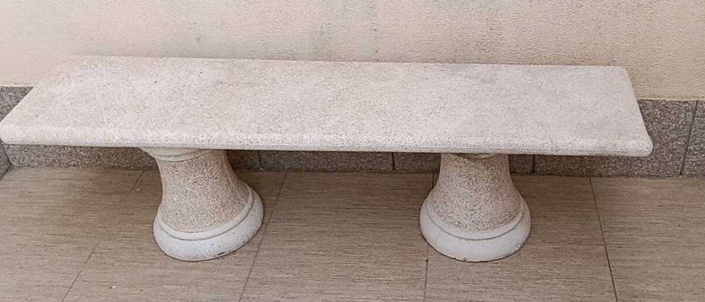 Mesa de exterior com 3 bancos