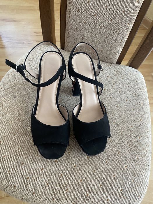 Sandały na platformie