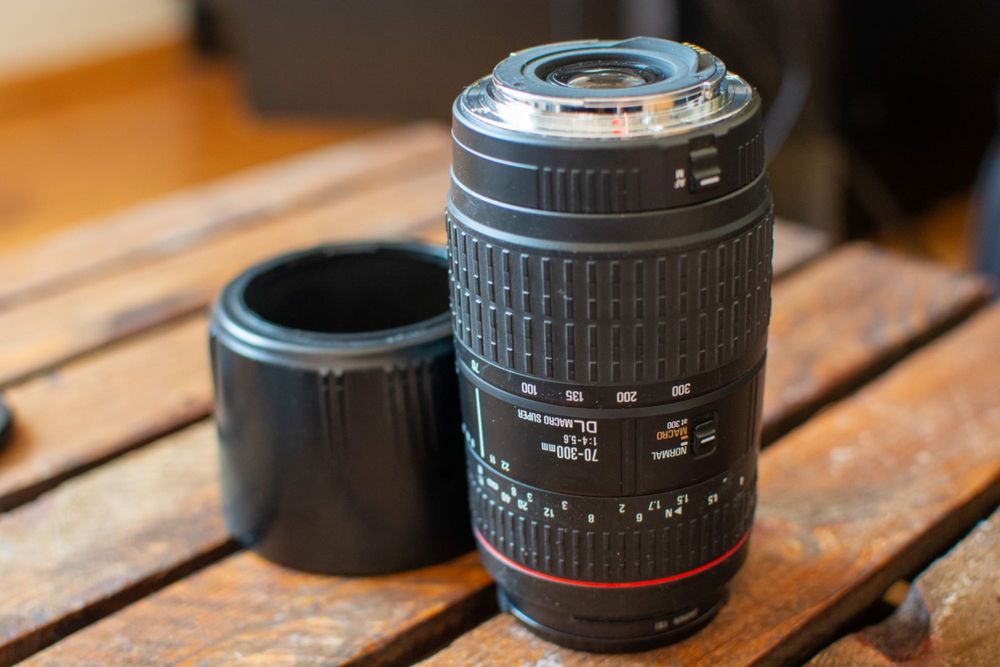 Obiektyw Sigma 70-300mm f/4-5.6 DL Macro Super do Canon + osłona