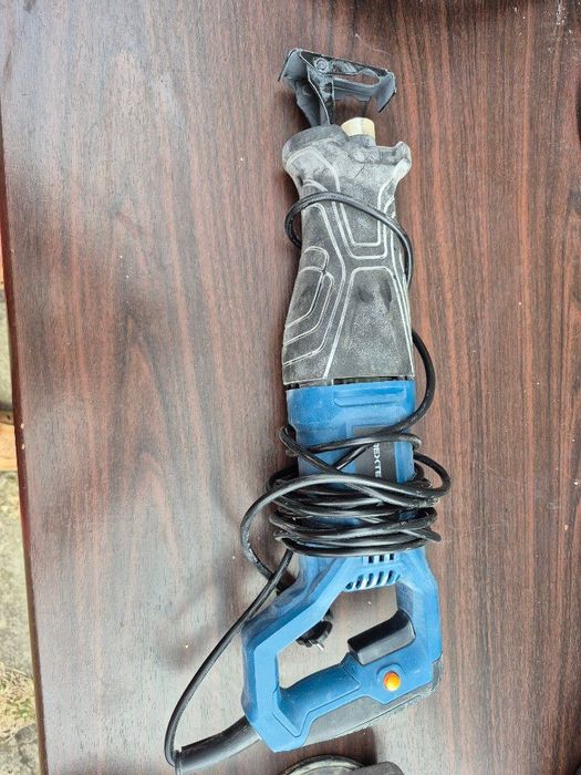 Piła szablasta dekxter.