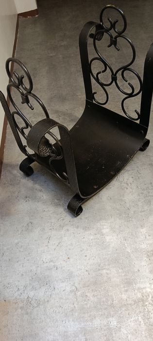 Stojak na drewno kominkowe