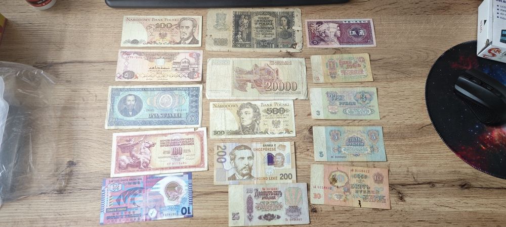 Купюри з різних країн світу + наші купони.
