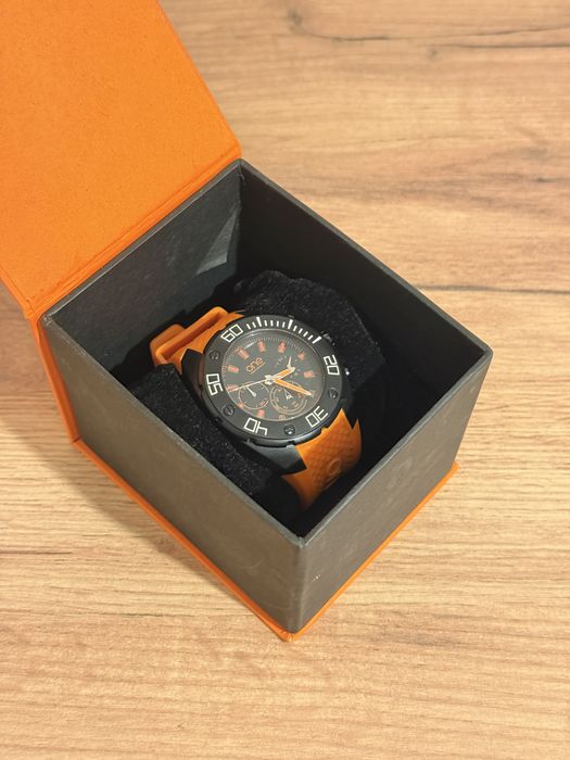 Relógio One Pantone