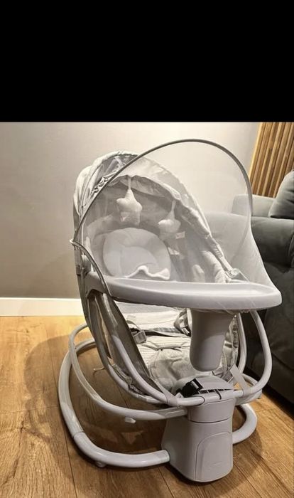 Продам заколисуючий центр шезлонг 4 в 1 Mastela