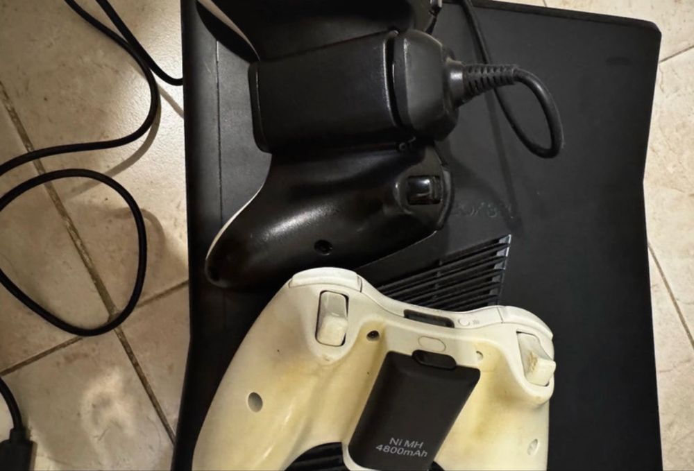 Xbox 360 Slim preta