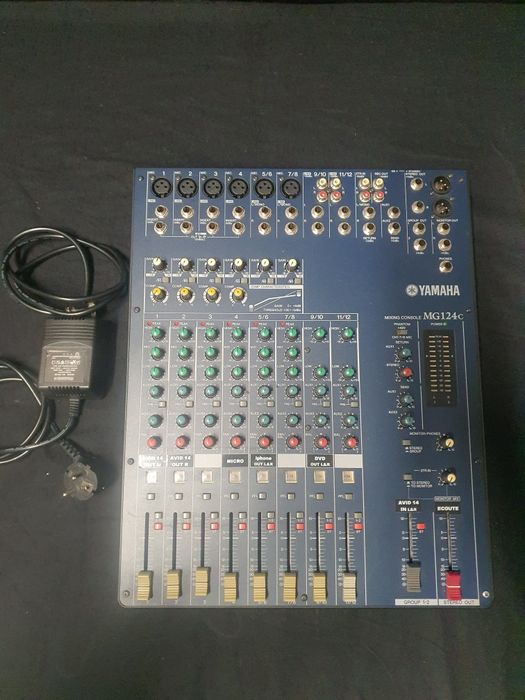 Mesa mistura Yamaha MG124c