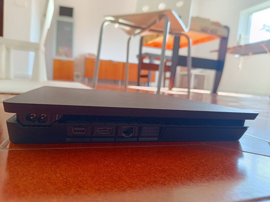 Playstation 4 Slim 500GB + Jogos