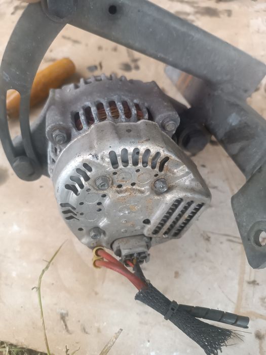 Alternator Kubota D1105 V1505 D722 Oryginalny Denso 16678-64012