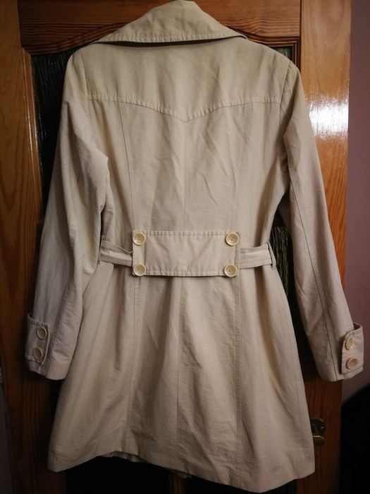 Beżowy lekki płaszczyk
