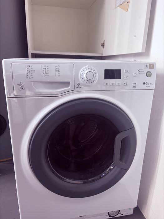 Maquina de lavar e secar roupa hotpoint (avariada na fechadura)