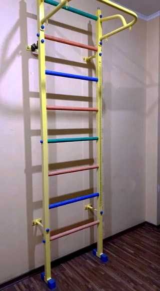 Детская шведская стенка(спорт.уголок) с турником,из металла.Польша.Б/У