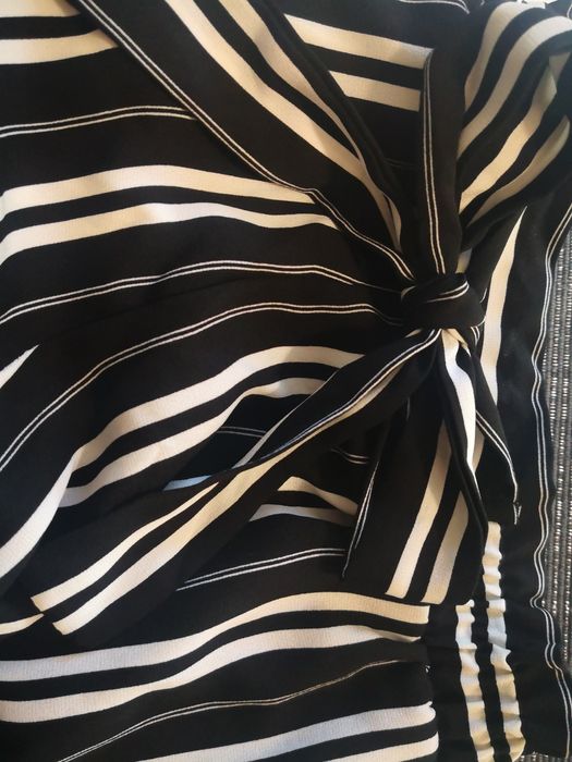 Spodnie w paski czarno białe