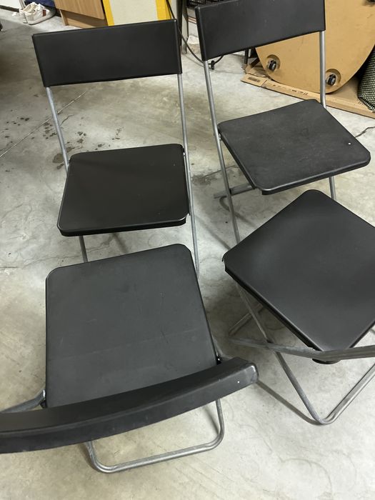 Cadeiras sao 4 e fecham