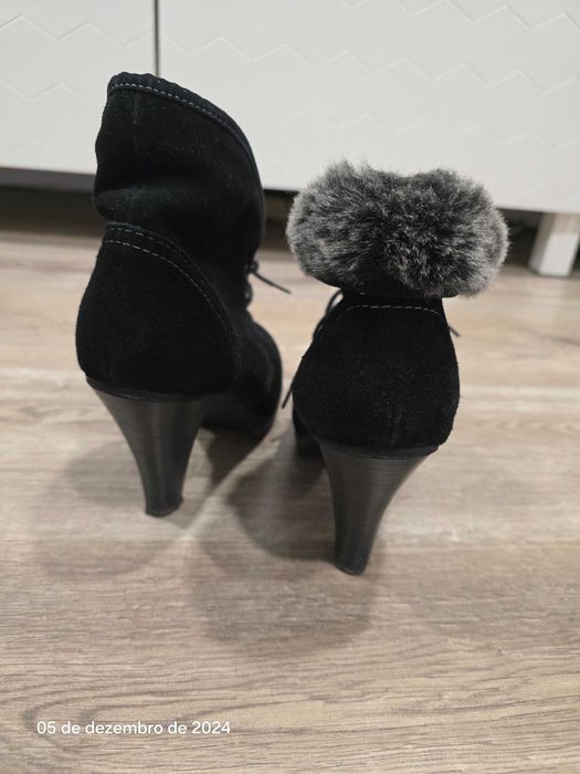 Botins Camurça Pretos - Tamaris