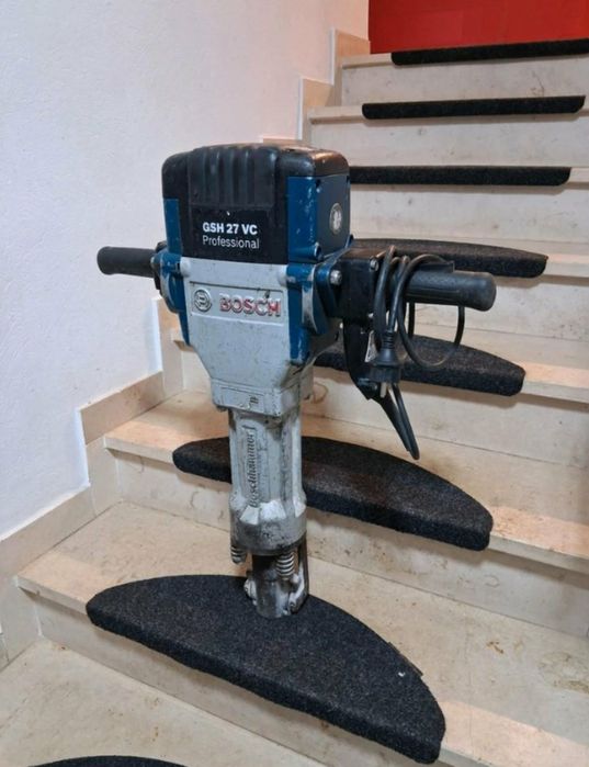Młot wyburzeniowy Bosch GSH 27 VC