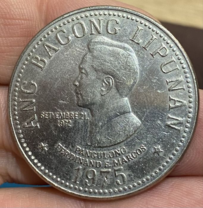 Moeda 1061 - FILIPINAS 5 Piso 1975