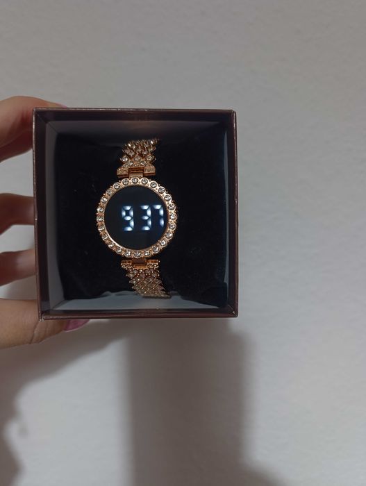 Relógio Dourado NOVO