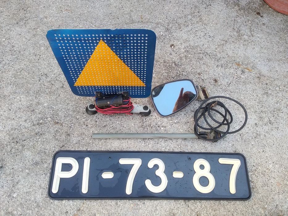 Material e peças de automóveis antigos