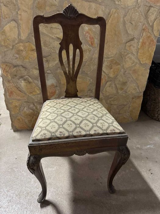 Mobília Antiga em Madeira Maciça