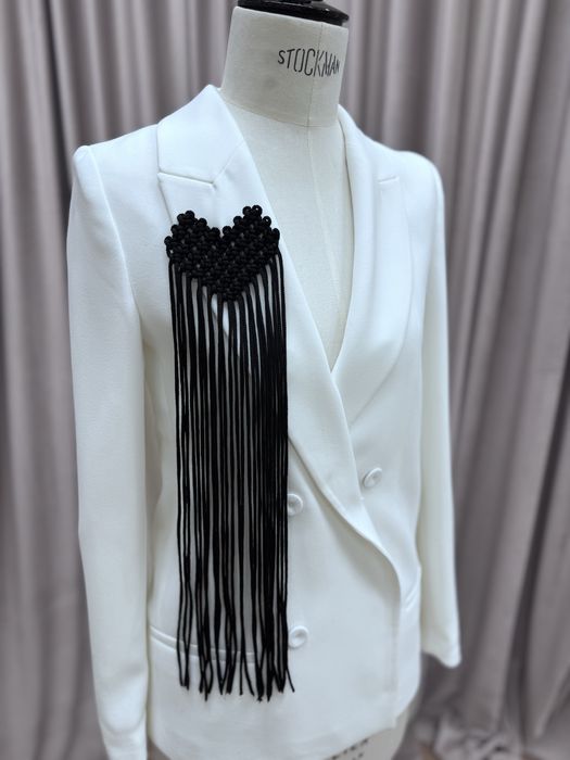 Брошка сердечко макраме