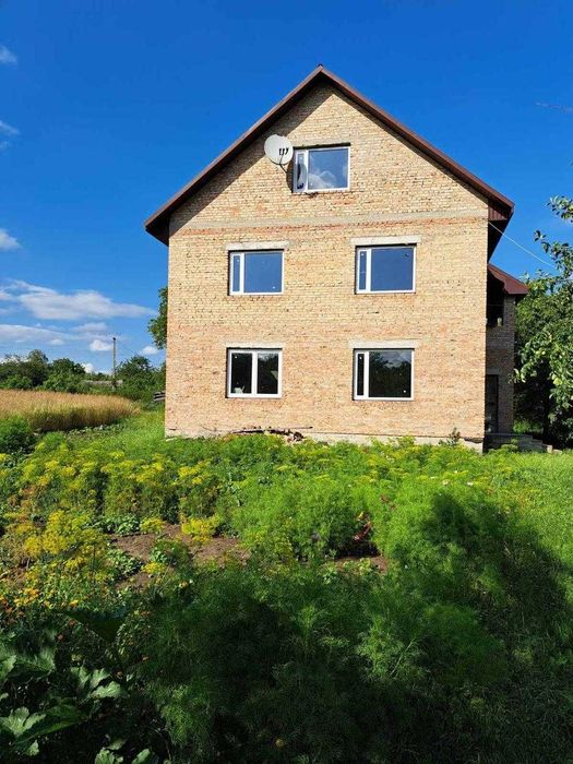 Терміновий продаж будинку в передмісті Луцька біля лісу!