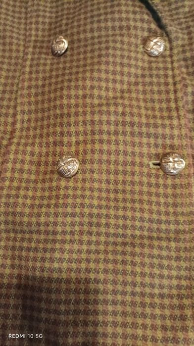 Conjunto de senhora blazer e saia em tons de castanho, tamanho L