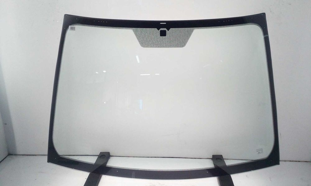 Szyba samochodowa przednia czołowa używana TOYOTA DOWÓZ