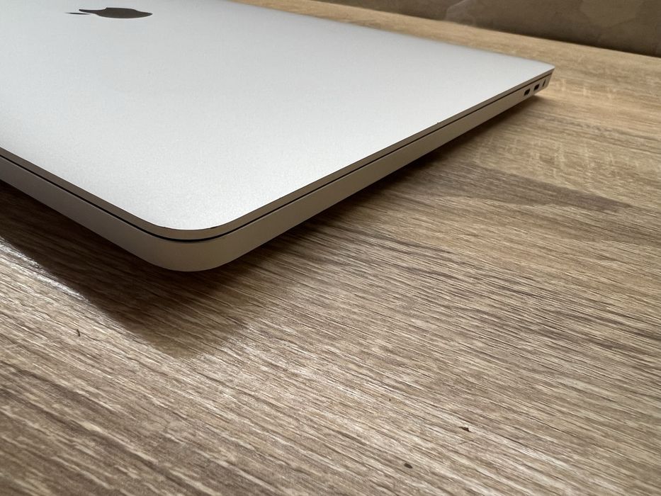 MacBook Pro 16' 2019 A2141 /i9 8-Core/16Gb RAM/1TB SSD/8Gb GPU/ MDM