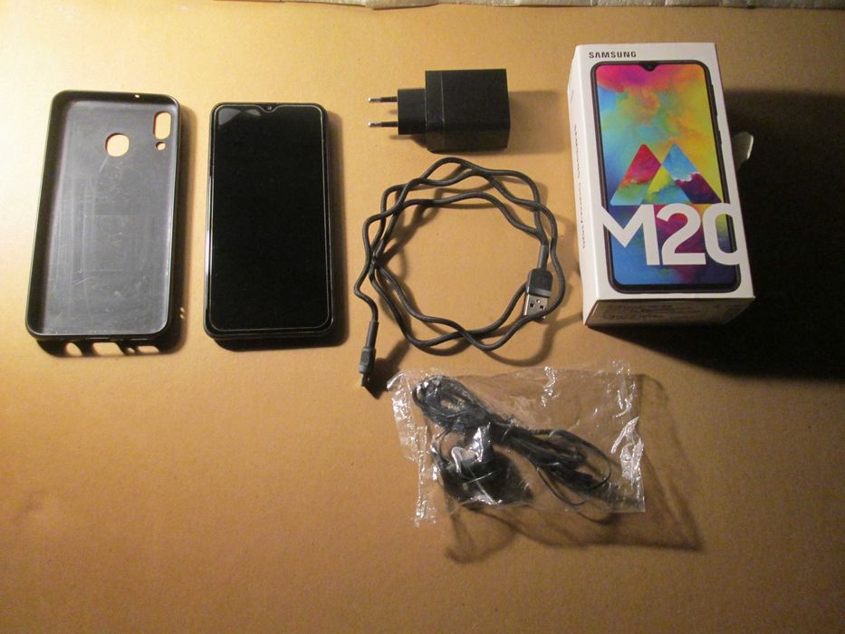 Смартфон Samsung Galaxy M20 4/64GB, дві SIM-картки, не новий, робочий