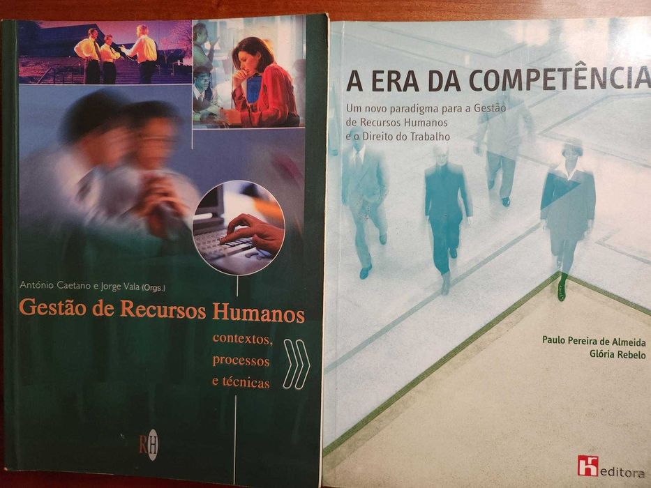 Livros de gestão de recursos humanos, cada 8 euros