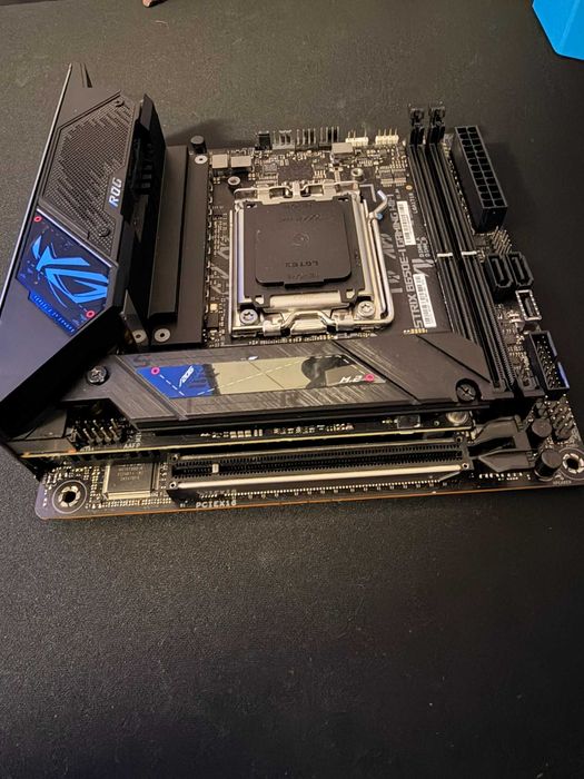 ASUS ROG Strix B650E-I Gaming WiFi — Mini-ITX AM5 (AVARIADA)
