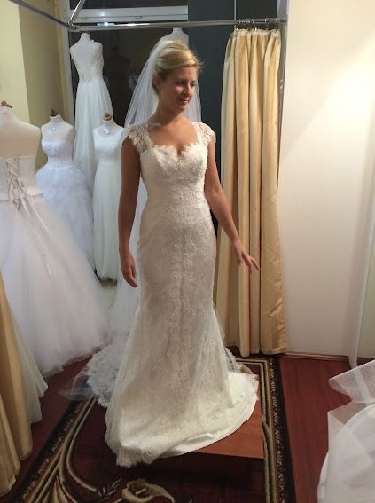 Suknia ślubna z trenem rozm.36