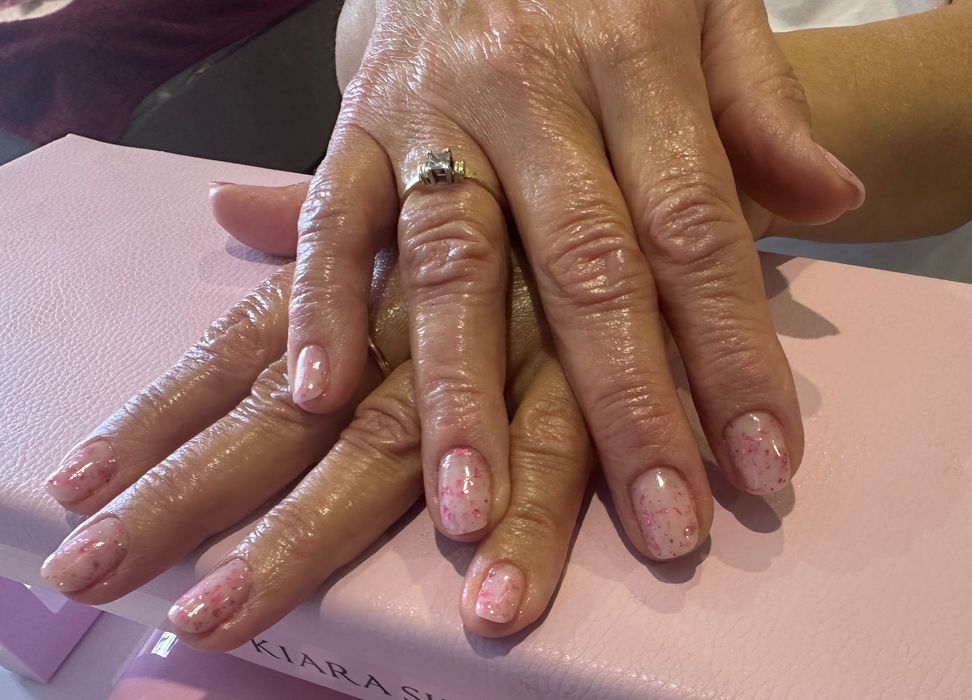 Манікюр та педикюр