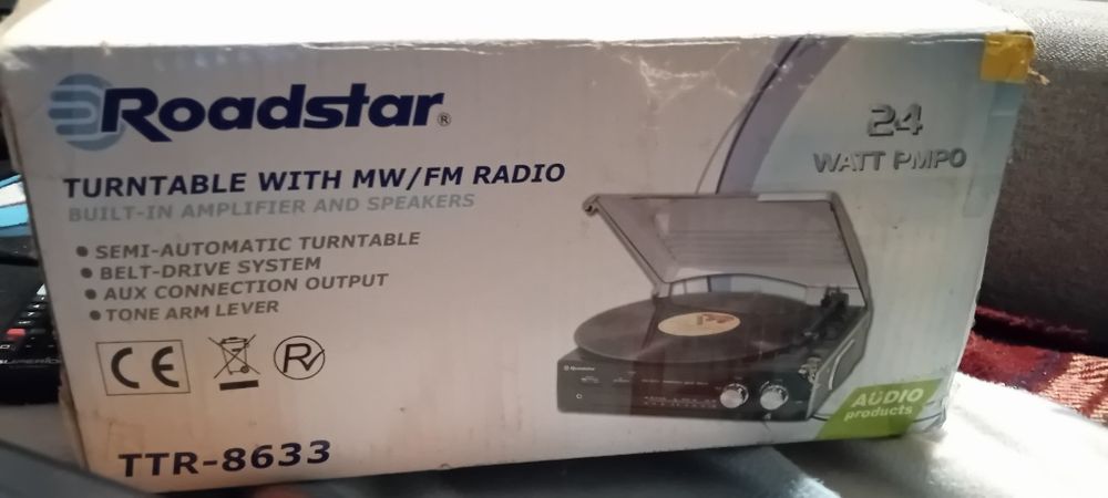 Gira discos com radio Roadstar novo