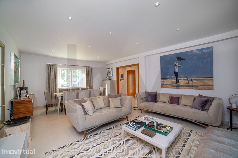 Moradia T3 com piscina de água salgada para venda localizada na Vila d