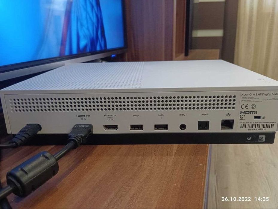 Продам Xbox One S All Digital, 1 Tb с аккаунтом