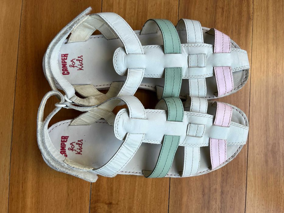 Sandálias Camper Menina em branco