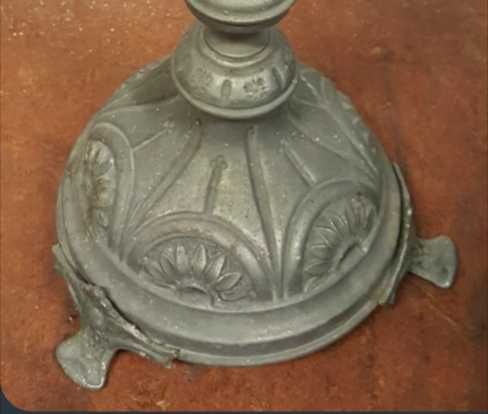 Castiçal em latão ornamentado